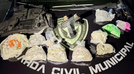 Apreensão de drogas e armas em área de mata no Banhado, em São José