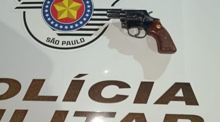 Arma é apreendida em caso de violência doméstica em Ilhabela