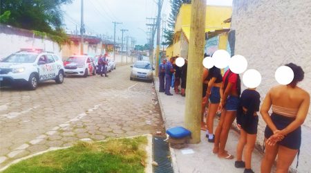 Bar no bairro Santa Cruz é interditado pela PM em operação conjunta com Fiscalização e GCM