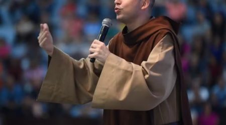 Canção Nova espera 80 mil fiéis no acampamento católico de Páscoa com Frei Gilson