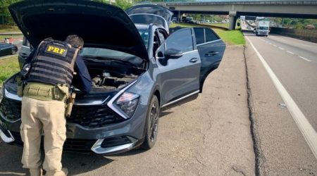 Carro de luxo roubado no Rio é recuperado pela PRF em São José dos Campos