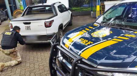 Carro roubado em Belo Horizonte é recuperado na Dutra, em São José