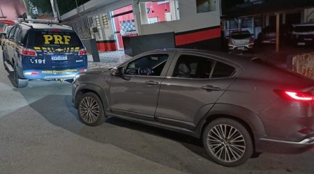 Carro roubado no Rio é recuperado na Via Dutra pela PRF!