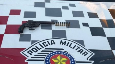 Casal e menor são detidos por porte ilegal de arma