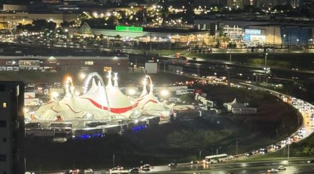 Chuva causa congestionamento perto de circo no Anel Viário