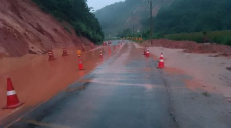Chuvas causam estragos e deixam Litoral Norte em alerta