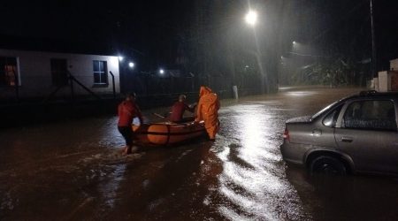 Chuvas fortes em Ubatuba deixam moradores ilhados; rodovia é interditada!