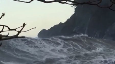 Ciclone provoca ressaca histórica e transforma paraíso de Ilhabela em cenário de força da natureza
