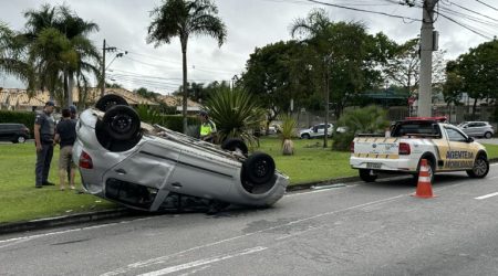 Colisão e capotamento nesta quinta no Urbanova