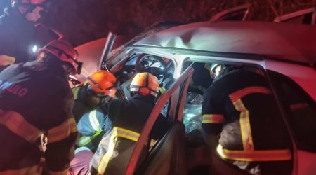 Colisão frontal deixa criança e dois adultos feridos na Rio-Santos, altura de Itamambuca