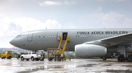 Com 215 passageiros e 16 pets, 5º voo deixa Israel rumo ao RJ