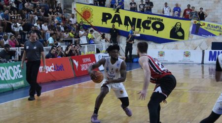 Com apoio da torcida no Linneu, São José vence São Paulo!