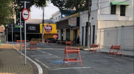 Comerciantes criticam fechamento de vagas de estacionamento no Jardim Maringá