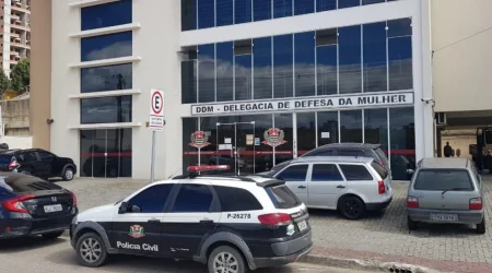 Feminicídio em São José marca o início de 2026 após adolescente de 16 anos ser morta a facadas pelo ex-namorado.