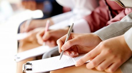 Cursos gratuitos em Jacareí oferecem qualificação em Auxiliar Administrativo e Logística.