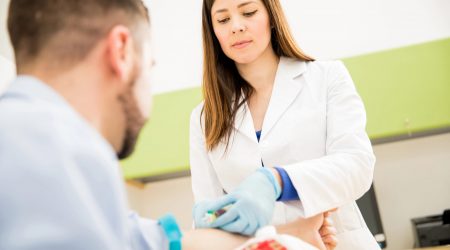 Nova lei reforça direito a exames preventivos e amplia obrigação de empresas