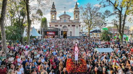 Dia do Senhor Bom Jesus é celebrado em Tremembé com procissão, missa e shows. Festa segue com programação até domingo.