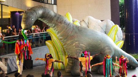 Dinossauros invadem São José em espetáculo gratuito e interativo que vai encantar todas as idades