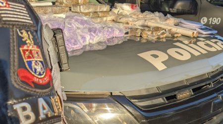 Dois homens são presos com 13 kg de drogas na zona leste