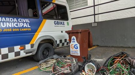 Dois homens são presos com 20 quilos de fios de cobre no centro de São José