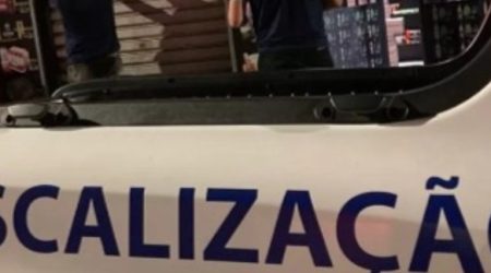 Duas adegas interditadas e quatro bares notificados pela Fiscalização em São José