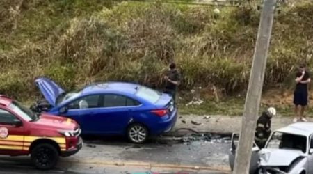 Duas motoristas ficam feridas em colisão frontal na Estrada Juca de Carvalho