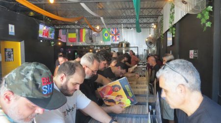Feira de Vinil reúne mais de 10 mil LPs e tributo a Ozzy em São José dos Campos neste sábado, véspera do Dia dos Pais.