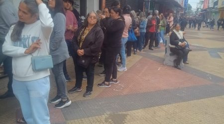 Fila e confusão na pré-inauguração Busca Busca no Calçadão de São José dos Campos