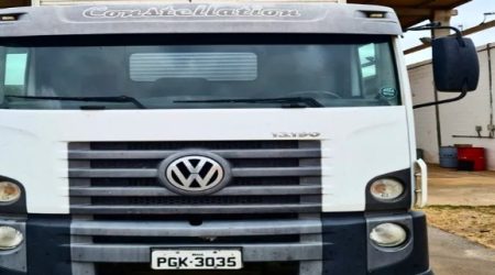 Furtado caminhão de equipe baiana que participa da competição de mini aviões em São José