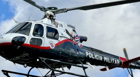 Helicóptero Águia resgata quatro crianças de afogamento em Ubatuba