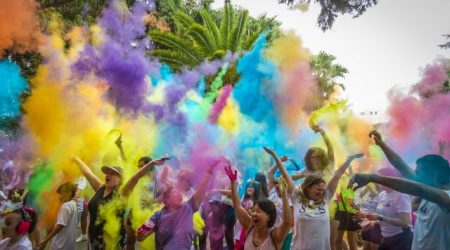 Holi Festival das Cores e Feirinha Especial de Natal encerram 2024 no Vicentina