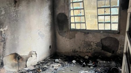 Homem agride mãe e irmãos, ateia fogo em casa e acaba preso pela PM