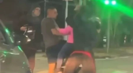 Homem e criança são rendidos por criminosos armados que roubaram moto
