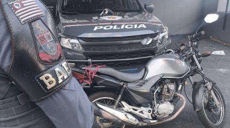 Homem é preso com moto furtada, no Monte Castelo, após tentar fugir da abordagem