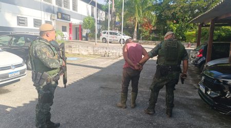 Homem é preso por espancar enteada de 3 anos