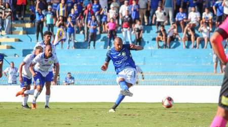 Volante Danilo Fidélis fica no São José até 2026
