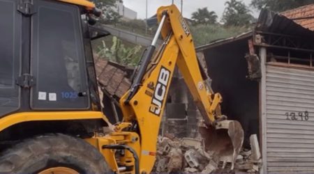 Imóvel usado para tráfico de drogas é demolido na Vila Maria