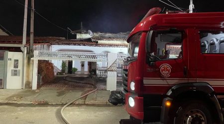 Incêndio Destrói Casa no Bosque dos Eucaliptos em São José dos Campos