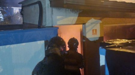 Incêndio atinge pousada e mobiliza bombeiros durante a madrugada