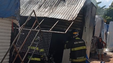 Incêndio em Aparecida mobiliza Bombeiros e assusta comerciantes