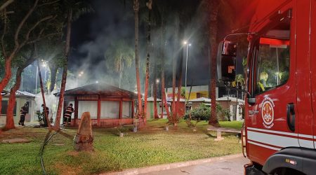 Incêndio em quiosque no centro de Caraguatatuba!