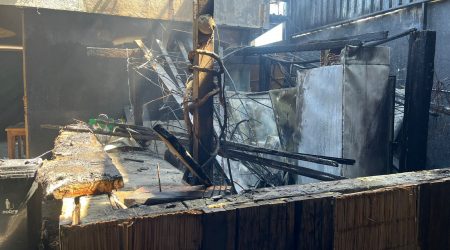 Incêndio em restaurante São José foi registrado na região central. Fogo atingiu bar e cozinha, sem vítimas, e foi controlado pelos bombeiros.