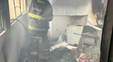 Incêndio residencial é controlado com agilidade pelos Bombeiros na Vila Industrial