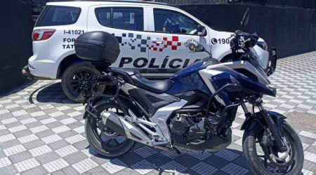 Jacareí PM recupera motocicleta roubada e apreende adolescente