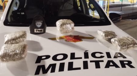 Três traficantes são presos com crianças e 3 kg de skunk na Rodovia Carvalho Pinto