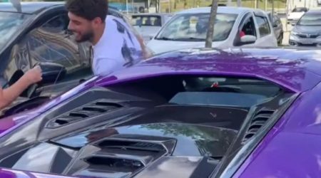 Lamborghini Huracán roxa de Yuri Alberto chama atenção na zona oeste de São José