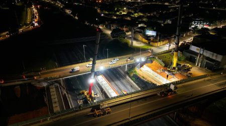 Lançamento de vigas na Via Dutra no viaduto da Embraer retorna nesta noite de terça