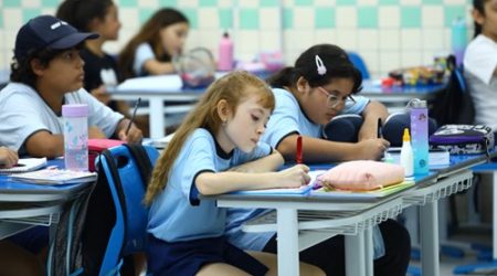 Mais de 80 mil alunos voltam às aulas na rede municipal nesta terça