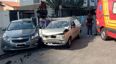 Mais um acidente no Jardim América; idosa fica ferida após colisão em esquina do bairroooo
