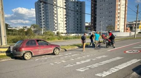 Motociclista fica ferido após colidir com carro no Urbanova